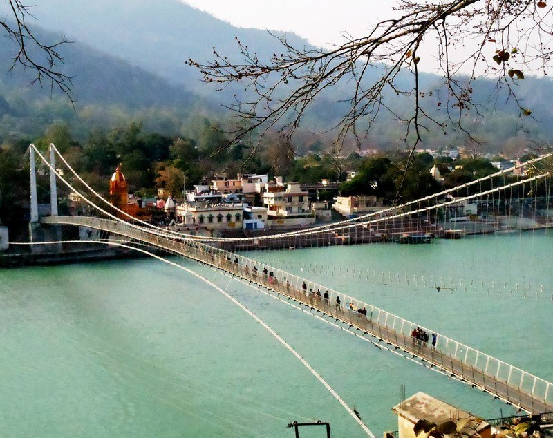 laxman-jhula-rishikesh-india